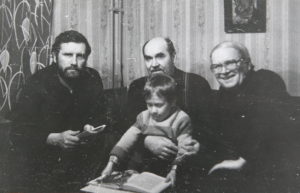 Слева направо: Константин Иванов, Анатолий Ванеев, Ярослав Слинин и маленький Лев Ванеев. Конец 70-х годов г. Ленинград